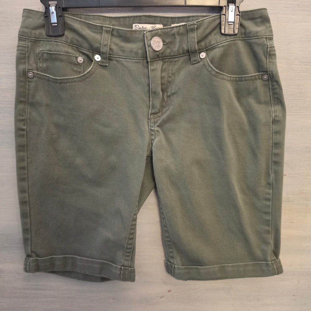 Indigo Rein 98% Cotton Olive Green Cuffed Bermuda Shorts Size 5 Good Condition